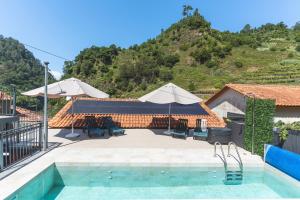 a resort with a swimming pool and a mountain at Avo Maria 2 House by AH in Senhora do Rosário