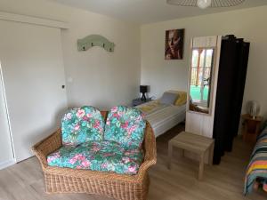 Giường trong phòng chung tại Ancienne ferme Rougerie