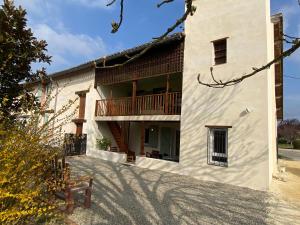 Tòa nhà nơi nhà nghỉ dưỡng tọa lạc