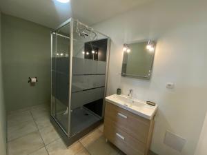 Phòng tắm tại Ancienne ferme Rougerie +26 ảnh