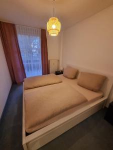 Postel nebo postele na pokoji v ubytování Waldliebe Spiegelhütte - Ferienwohnung am Bach