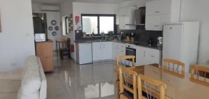 Η κουζίνα ή μικρή κουζίνα στο Luxury one bedroom Apartment with Castle view