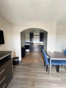 Η κουζίνα ή μικρή κουζίνα στο Cloud 9 Inn - El Ciello Inn