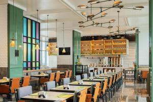 Εστιατόριο ή άλλο μέρος για φαγητό στο Holiday Inn Zhuhai City Center by IHG