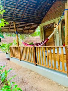 Балкон или терраса в Tropical Heaven