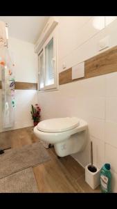 Koupelna v ubytování Refuge des voyageurs - chambre suite et cuisine en rdc + 2 fotografie