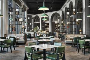 Restaurace v ubytování Yan'an Wanda Meihua Hotel