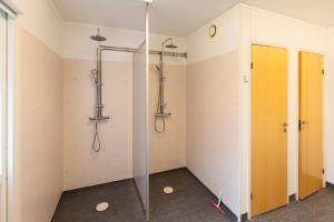 Koupelna v ubytování Spacious & bright house, former historical school + 52 fotografií