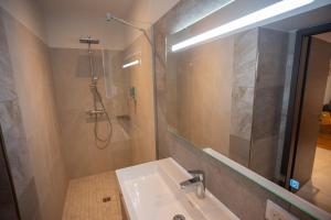 Ένα μπάνιο στο Domaine de Haslach, The Originals Collection, Résidence de Tourisme