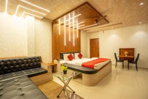 Giường trong phòng chung tại Koramangala seasonssuites +7 ảnh