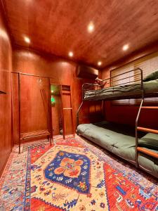 Una cama o camas en una habitación de Hongdae, YG Entertainment Unique villa