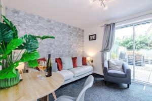 Posezení v ubytování Long Term Stay 3 Bed 1 Bath & Parking Shropshire + 23 fotografií