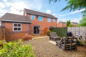Zahrada ubytování Long Term Stay 3 Bed 1 Bath & Parking Shropshire