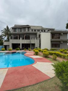 Bazén v ubytování ACOMODAÇOES Tr nebo v jeho okolí