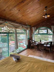 En balkon eller terrasse på Vũ Homestay Đà Lạt