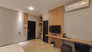 TV a/nebo společenská místnost v ubytování C Hotel Bangna + 23 fotografií