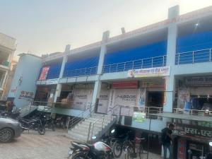 Tòa nhà nơi khách sạn tọa lạc