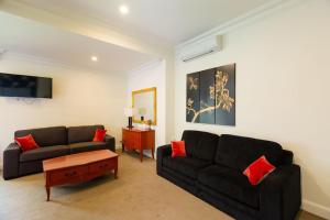 Χώρος καθιστικού στο Chateau Yaldara House