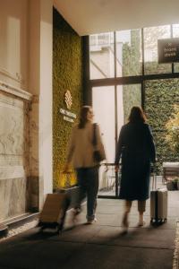 Επισκέπτες που μένουν στο ONE TWO FOUR - Hotel & Spa