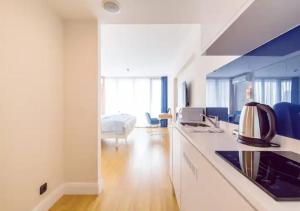 Kuchyň nebo kuchyňský kout v ubytování Panorama Orbi city Tower + 18 fotografií