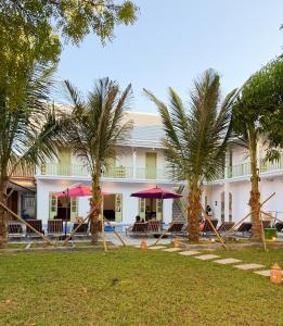 Κήπος έξω από το White Elephant Hostel