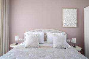 Ένα ή περισσότερα κρεβάτια σε δωμάτιο στο Cozy 1BR next Mahane Hayeuda +4 φωτογραφίες