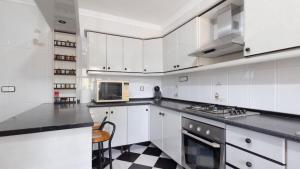 Кухня или мини-кухня в Villa Carmona Benalup-Casas Viejas by Ruralidays
