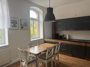 Kuchyň nebo kuchyňský kout v ubytování Appartement "Maria" mit 3 Schlafzimmern in Zeitz