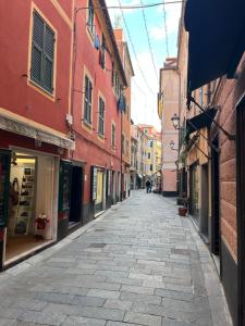 an empty street in an alley between buildings at La casetta in Varazze