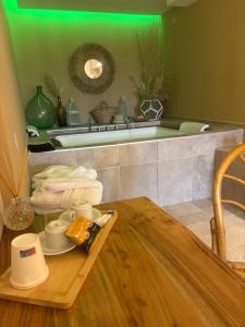 a room with a table and a sink and a table sidx sidx at Panta Rei 97 in Barletta +23 photos