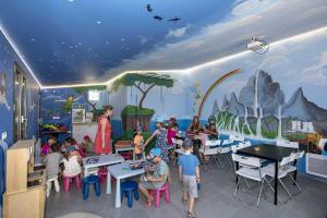 a group of children in a school room with a mural at Camping 5 étoiles - Parc aquatique - eeiacb in Saint-Jean-dʼOrbetiers