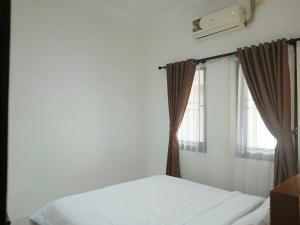 Voodi või voodid majutusasutuse Soekarno Hatta Airport Homestay toas