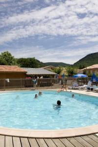 Πισίνα στο ή κοντά στο Camping 3 étoiles - ccaaafd