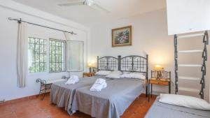 Postel nebo postele na pokoji v ubytování Finca Jaralta Carmen by Ruralidays + 33 fotografií