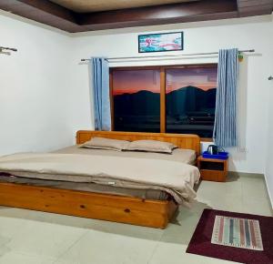 Ένα ή περισσότερα κρεβάτια σε δωμάτιο στο Sona Hotel and Restaurant By StayApart