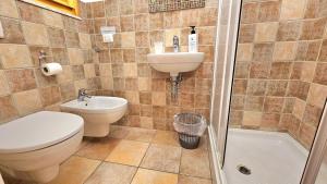 Un baño de Aba Maya Guesthouse Alghero 36 fotos más