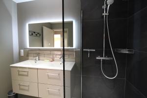 Et badeværelse på Gîte Au Camp de Base vue panoramique + 27 billeder