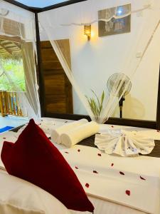 Кровать или кровати в номере Tropical Heaven