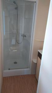 Koupelna v ubytování Camping 3 étoiles - Piscine - ccagief