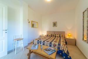 Ένα ή περισσότερα κρεβάτια σε δωμάτιο στο Casa Lucia San Teodoro 1