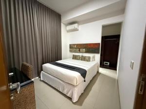 a bedroom with a large bed in a hotel room at Villa Rob in Kerobokan +6 photos