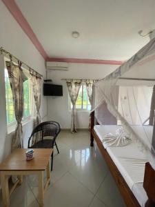 Μια τηλεόραση ή/και κέντρο ψυχαγωγίας στο Coast comfort service lounge