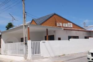 Το κτήριο όπου στεγάζεται  η παραθεριστική κατοικία