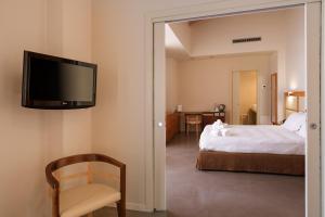 Μια τηλεόραση ή/και κέντρο ψυχαγωγίας στο The Ziba Hotel & Spa