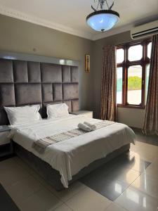 Ένα ή περισσότερα κρεβάτια σε δωμάτιο στο TR GUEST HOUSE SERVIÇOs +115 φωτογραφίες