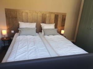 En eller flere senge i et værelse på Hello Zeeland - Schelpweg 5c