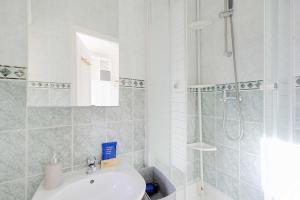 Koupelna v ubytování Elegant Studio 2P – Paris 14 + 4 fotografie