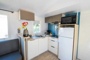 Кухня или мини-кухня в Camping 4 étoiles - Parc aquatique - ef0bdc
