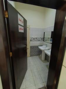 Ванна кімната в روعة أجا للشقق المخدومة +10 фото