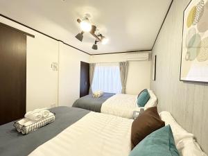 Ένα ή περισσότερα κρεβάτια σε δωμάτιο στο KENDAMA 5 minutes to Namba!USJ 30 minutes! Great as a base for sightseeing in Osaka!Accommodation for up to 10 people Private station is a 3-minute walk